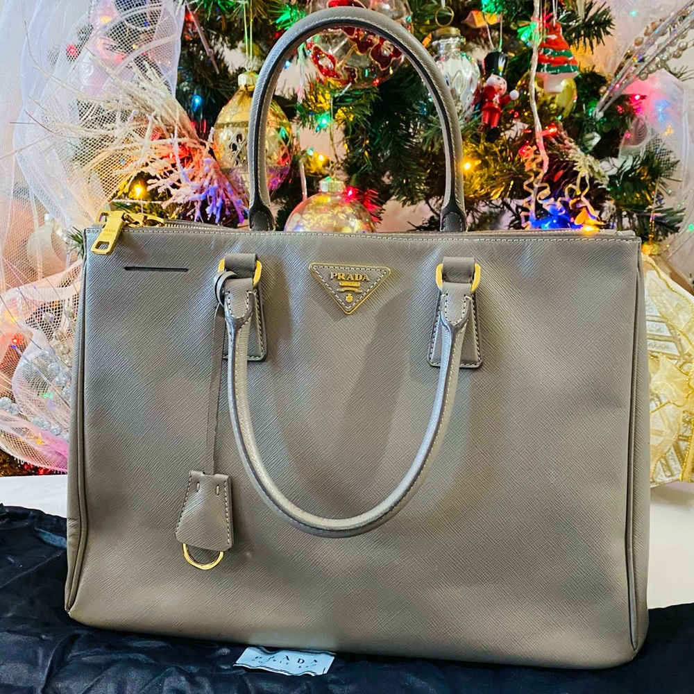 Sold ⚡️⚡️Authentic Prada Saffiano Lux Tote Bag - Picture 1 of 16